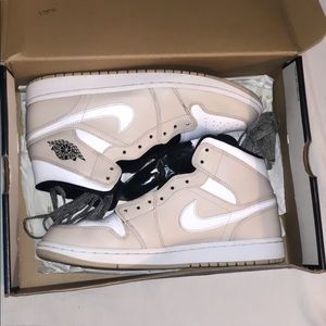 Jordan 1 Mid ‘Desert Sand’ |Size 11 | Cond: 9.5/10